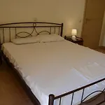 펜션 Christina 's House *